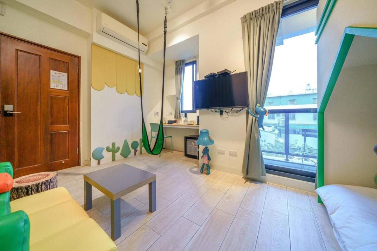 Sunlight Forest Homestay Tainan Bagian luar foto